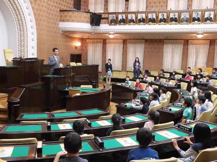 京都市立音羽小学校3年生による京都市会子ども議場見学