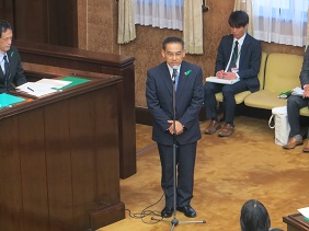 就任の挨拶をする副議長の写真