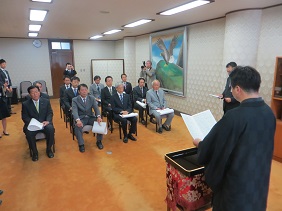 全国市議会議長会表彰受賞者への伝達表彰式の写真