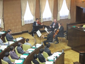 京響が演奏している写真